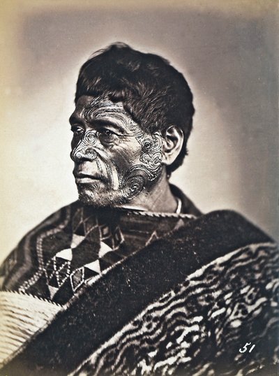 Porträt eines Maori mit tätowiertem Gesicht von New Zealand Photographer